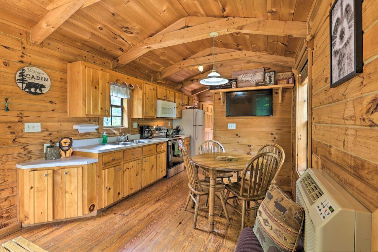 Quaint Log Cabin With Views Near West Jefferson Warrensville Екстериор снимка