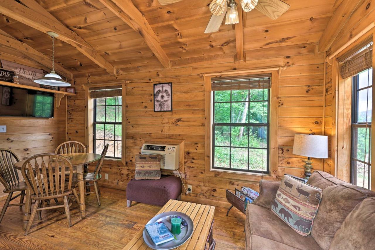 Quaint Log Cabin With Views Near West Jefferson Warrensville Екстериор снимка
