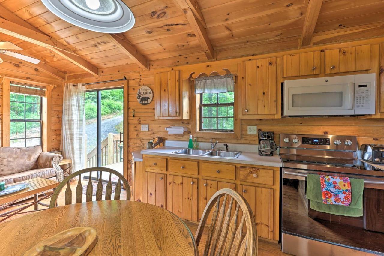Quaint Log Cabin With Views Near West Jefferson Warrensville Екстериор снимка