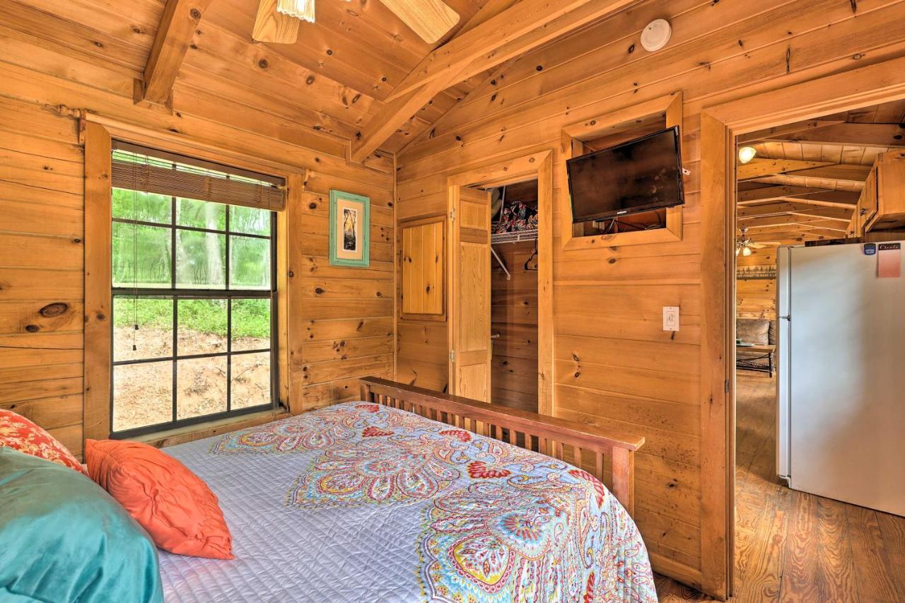 Quaint Log Cabin With Views Near West Jefferson Warrensville Екстериор снимка