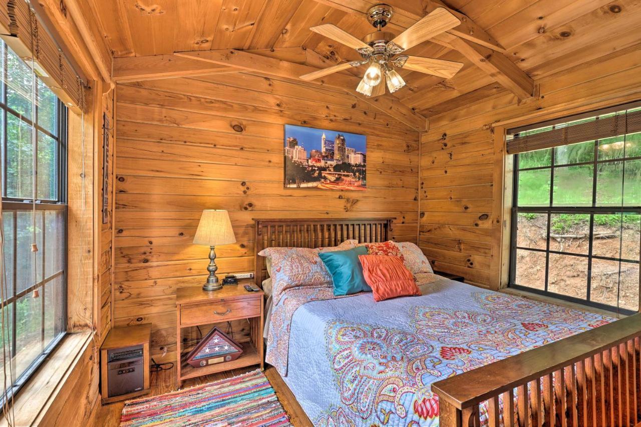 Quaint Log Cabin With Views Near West Jefferson Warrensville Екстериор снимка