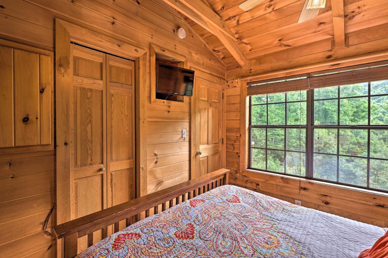 Quaint Log Cabin With Views Near West Jefferson Warrensville Екстериор снимка