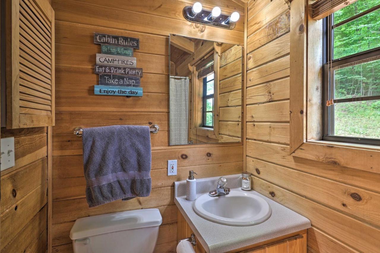 Quaint Log Cabin With Views Near West Jefferson Warrensville Екстериор снимка